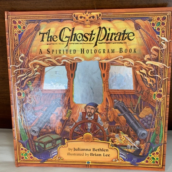 Disney Boney Pirate Hat & The Ghost Pirate Book - A Spirited Hologram Book - Picture 9 of 13